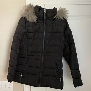 Like new Calvin Klein women’s size large puffer jacket with faux fur hood